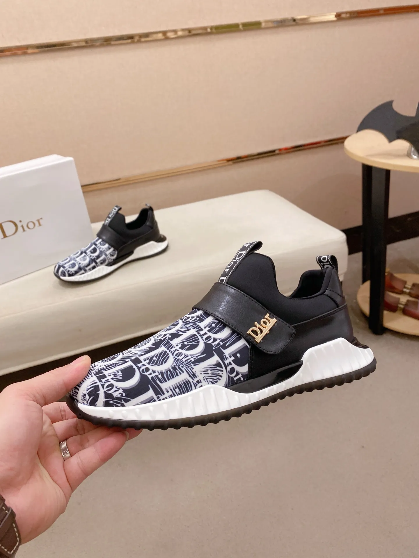 Factory price: 440💰[Dior·Dior] New casual sports style men's shoes, new spring and summer design, perfect workmanship, lace-up lazy style to create wardrobe quality, upper: imported cowhide, sheepskin lining is soft and comfortable, ultra-light TPU wear-resistant outsole, simple, versatile fashion men's shoes, excellent color code number 38--44. (Can be customized for 45 non-refundable)
